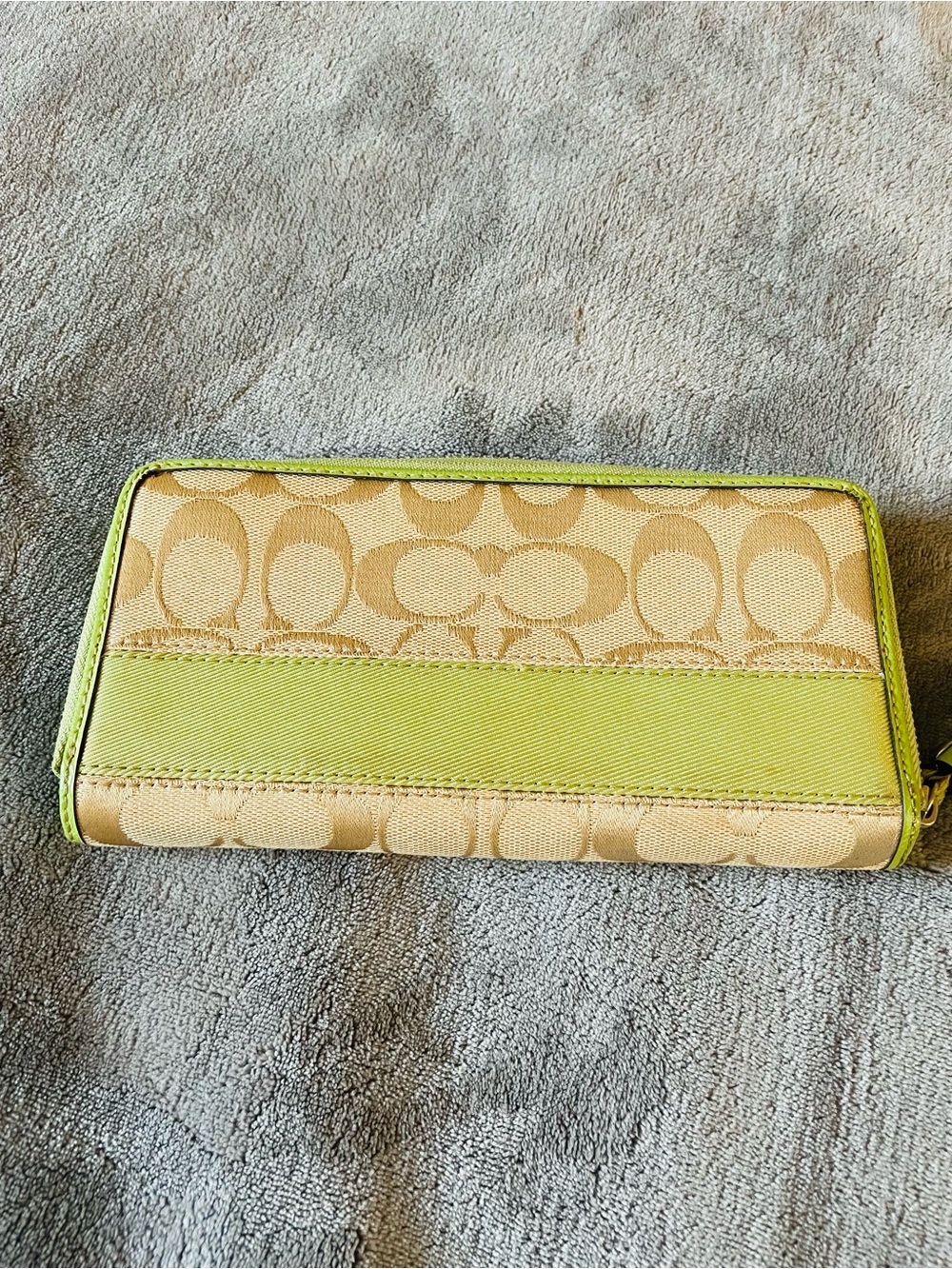 Coach Beige Signature Wallet with Lime Trim -Damaged - Picture 2 of 7